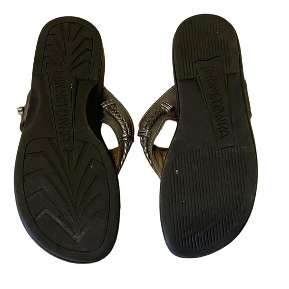 Minnetonka Sandals‎ Women 7 Pewter Silverbay Flip Flop Charm Braid Accent 700001 - Picture 7 of 8